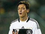 Эзил: «Сборная Германии — один из главных фаворитов на Евро-2012» 