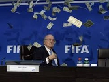 Глава ФИФА Блаттер утверждает, что с него сняли обвинения в коррупции