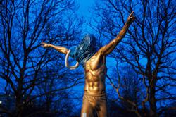 Фанаты «Мальме» осквернили статую Ибрагимовича (ФОТО)