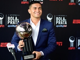 Экс-динамовец Дуду получил «Золотой мяч» в Бразилии