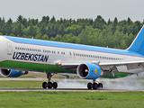 Сборная Казахстана прибыла на игру в Румынию на самолете с надписью «Узбекистан»