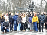Ausflug zum nach Valery Lobanovskyi benannten Dynamo-Stadion für Studenten aus der Hauptstadt