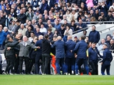 Roberto De Dzerby and Christian Stellini got into a scuffle during the Tottenham vs Brighton match (PHOTO)