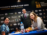 У першій партії матчу за третє місце та путівку на Турнір претенденток 2024 року Анна Музичук перемогла Тань Чжуньї.