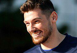 Почему известного вратаря назвал коллегой...