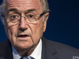 Усуненому від футболу президенту ФІФА вирішили урізати зарплату