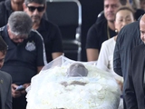 Infantino, smiling, took a selfie at the coffin of Pele (PHOTO)