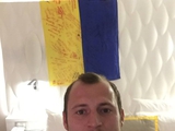 Роман Зозуля похизувався прапором з автографами бійців АТО