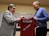 Petrakov präsentiert sich als Cheftrainer der armenischen Nationalmannschaft (FOTO, VIDEO)