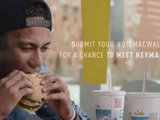 Из Мекки убрали рекламу Неймара с гамбургером (ФОТО)