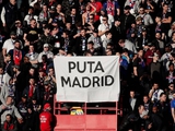 Фанаты ПСЖ вывесили оскорбительный баннер после поражения от «Реала» (ФОТО)