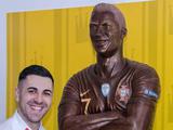 ВИДЕО: Португальский кондитер создал шоколадную скульптуру Роналду в натуральную величину 