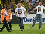 Турецкие болельщики сорвали матч между «Шахтером» и «Фенербахче» (ВИДЕО)