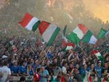 Группу итальянских болельщиков накажут за фашистское приветствие в Израиле
