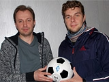 Лучший блогер октября на dynamo.kiev.ua получил приз — мяч «Динамо»