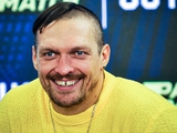 Олександр Усик назвав трійку своїх улюблених футболістів