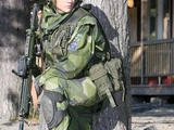 Ее Высочество принцесса Швеции, герцогиня Мадлен Терезия Амелия Йозефина, сержант ВДВ, на войсковых учениях ...