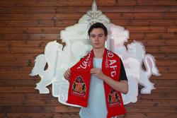 Der ukrainische Mittelfeldspieler hat einen neuen Vertrag mit Sunderland unterzeichnet