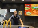 Екс-тренер «Вердера» влаштувався на роботу в McDonald’s (ФОТО)