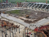 Янукович пообещал, что лично откроет стадион во Львове