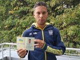 Марлос показал настоящий украинский паспорт (ФОТО)