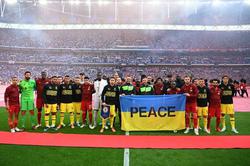 «Челсі» та «Ліверпуль» перед початком фіналу Кубка Англії підтримали Україну (ФОТО)