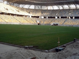 На львовском стадионе газон тоже уже постелен