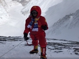 Первая украинка с шарфом "Динамо" поднялась на Эверест (ВИДЕО)