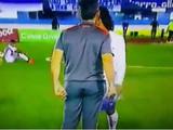 Панамский футболист дал тренеру в челюсть за замену (ВИДЕО)