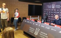 Журналіст прийшов на післяматчеву прес-конференцію у футболці з зображенням Реброва і написом «Як справи, гейтери?» (ВІДЕО)