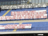 Болельщики «Милана» заполнили трибуну плакатами против Галлиани, Берлускони и Михайловича
