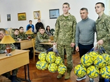 Serhiy Rebrov visited the wounded soldiers of the Armed Forces of Ukraine in the Kiev hospital and visited the military lyceum (