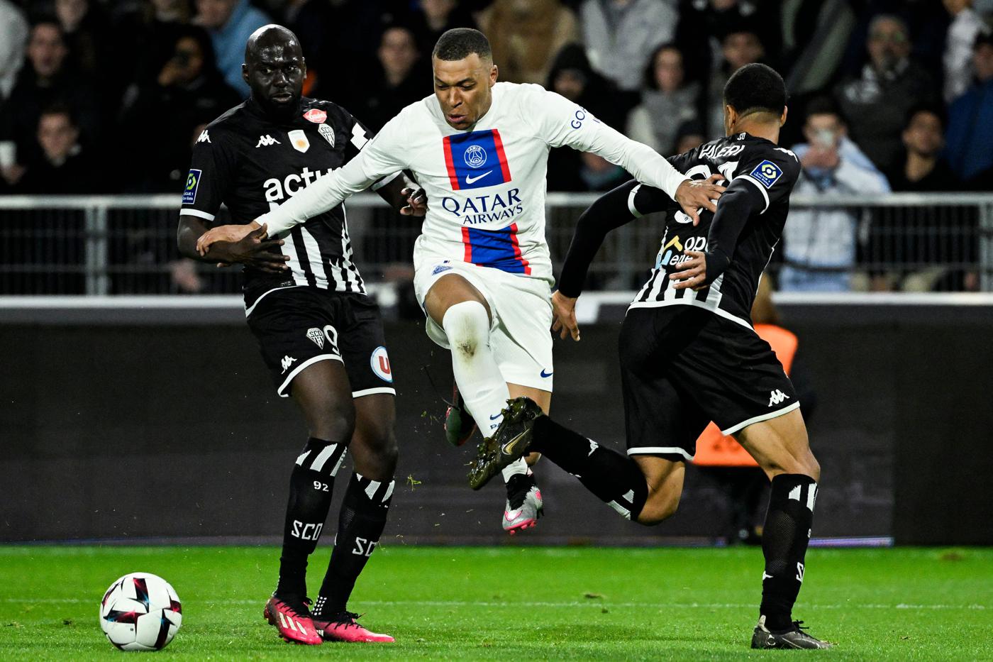 Angers gegen PSG - 1:2. Französische Meisterschaft, Achtelfinale 32. Spielbericht, Statistik.