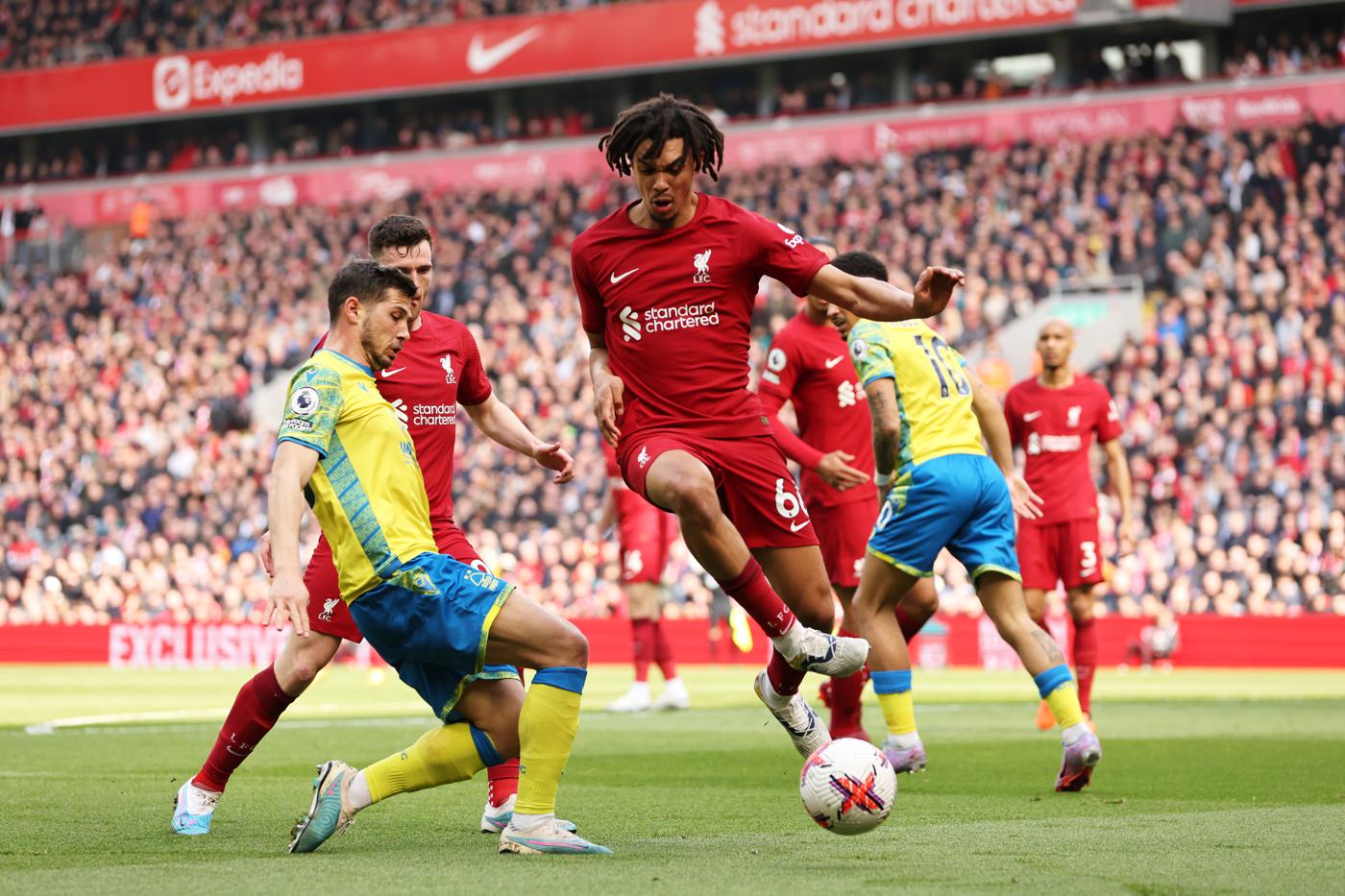 Liverpool gegen Nottingham Forest - 3:2. Englische Meisterschaft, Achtelfinale 32. Spielbericht, Statistik