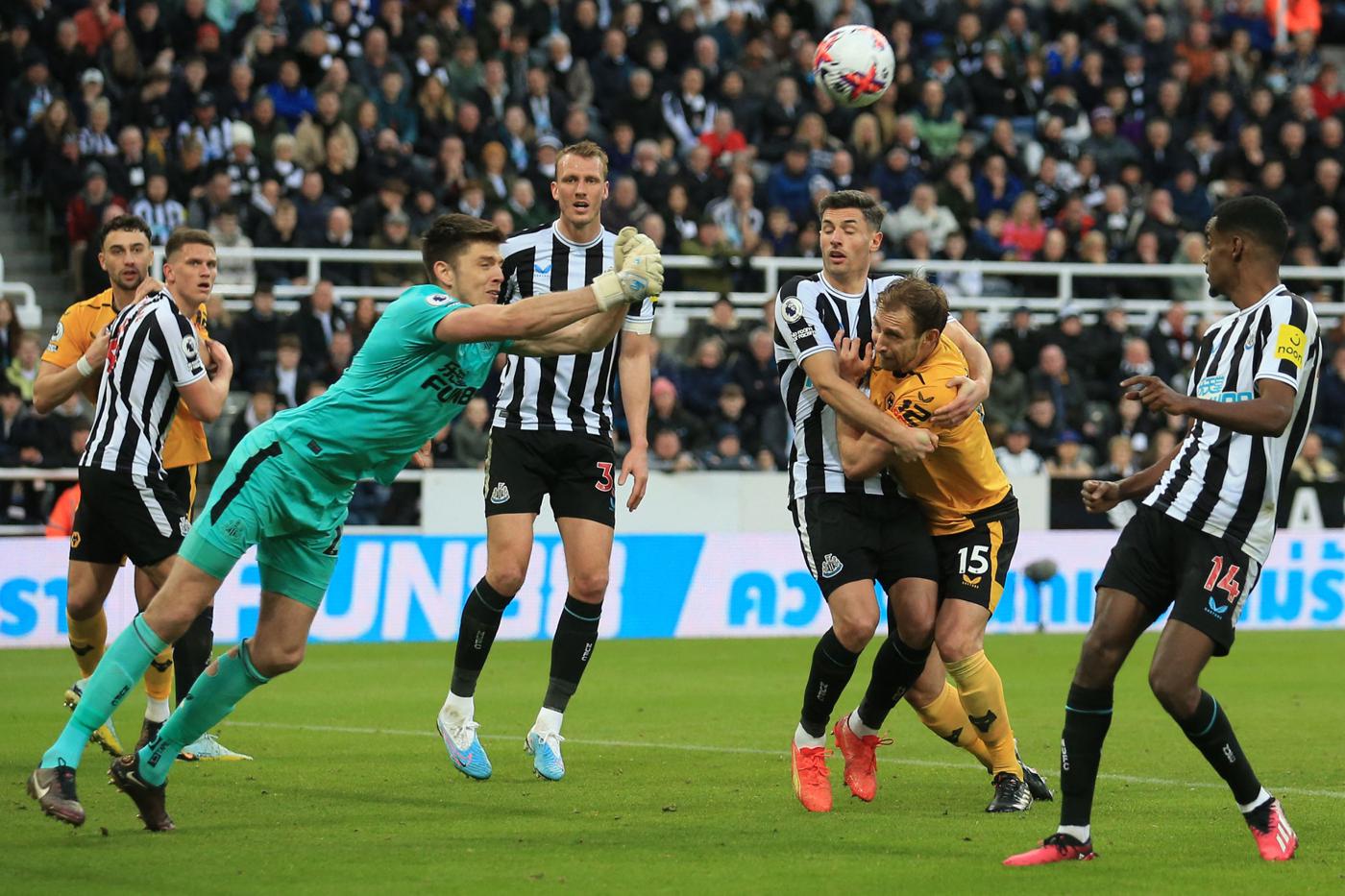 Newcastle kontra Wolverhampton - 2-1. Liga Mistrzów UEFA, 27. kolejka. Przegląd meczu, statystyki.