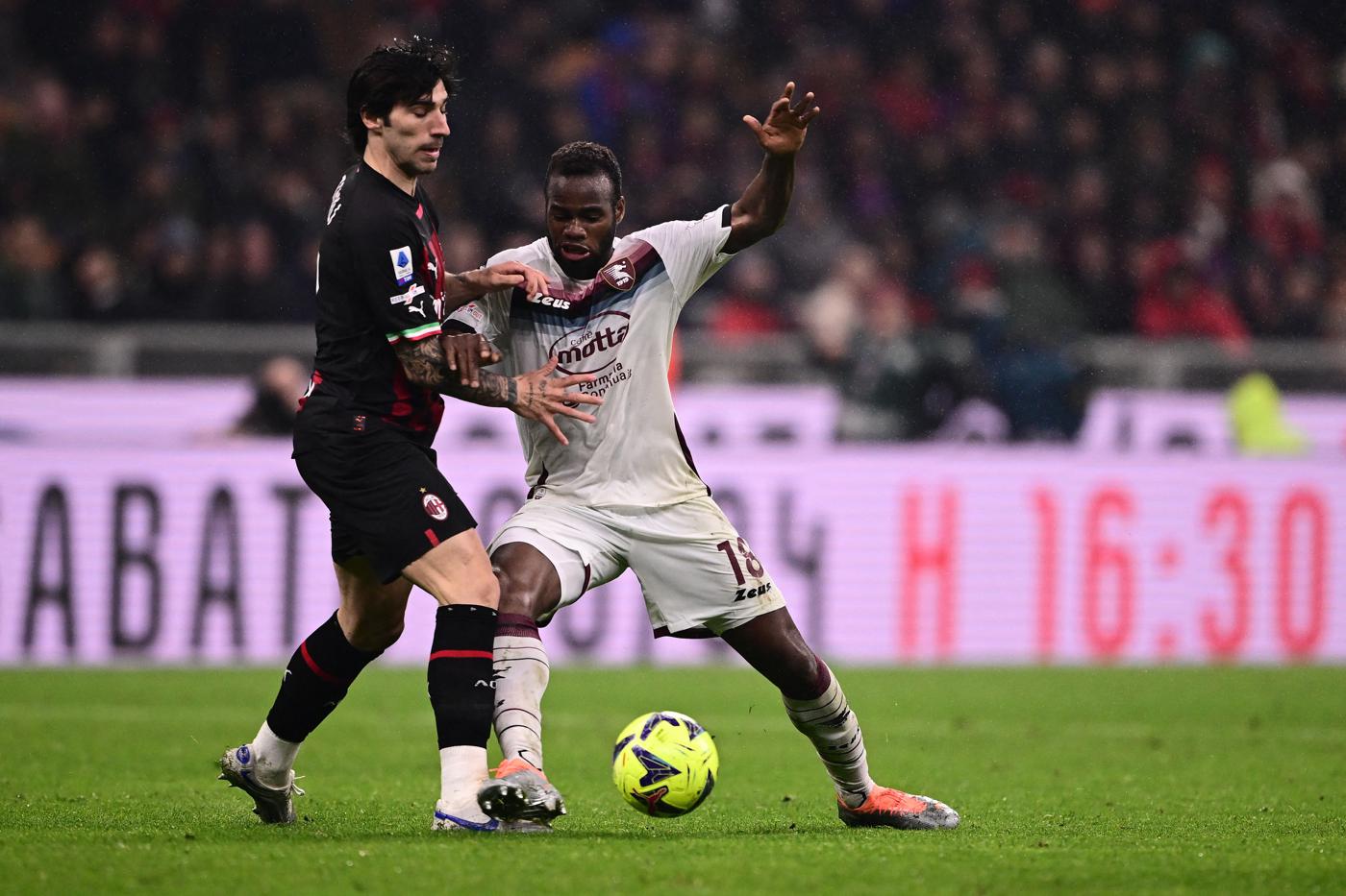AC Mailand gegen Salernitana - 1-1. Italienische Meisterschaft, Runde 26. Spielbericht, Statistik.