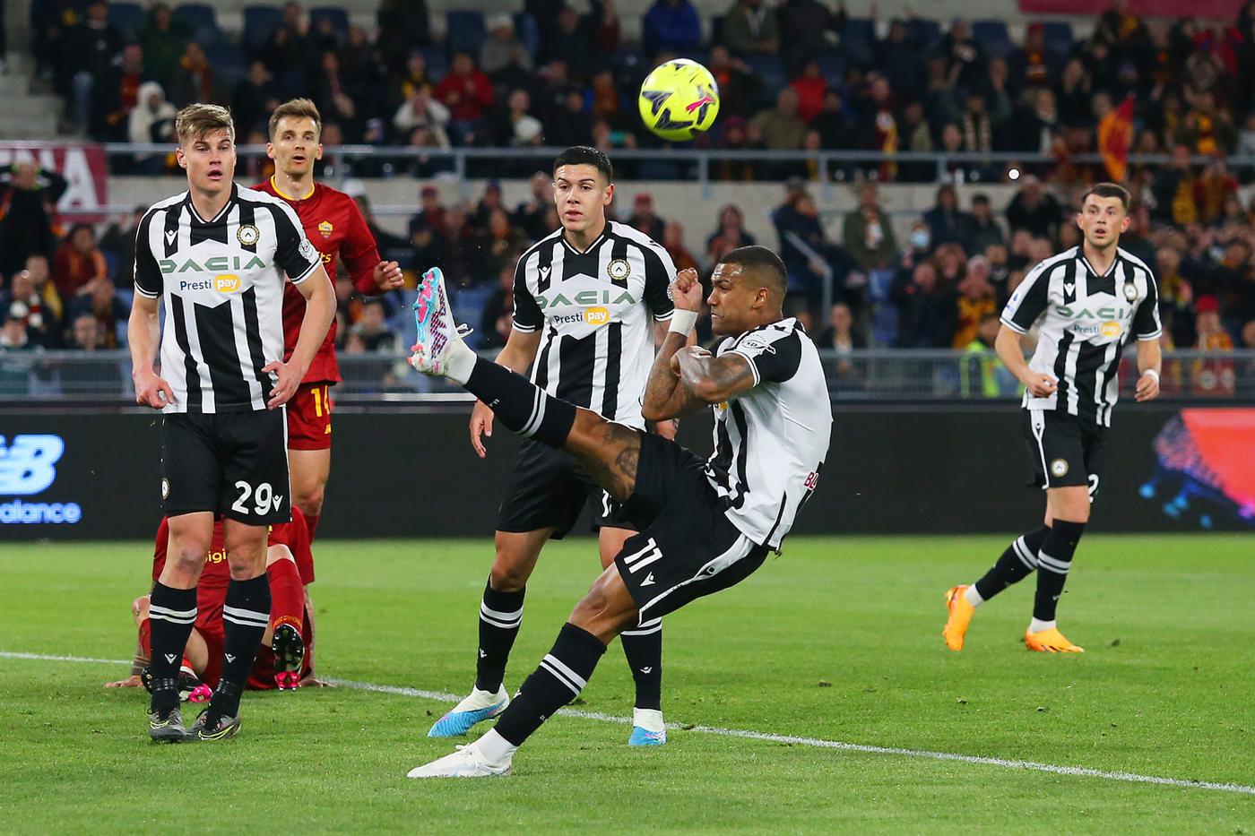 -Statistiken Roma gegen Udinese - 3-0. Italienische Meisterschaft, Runde 30. Spielbericht,