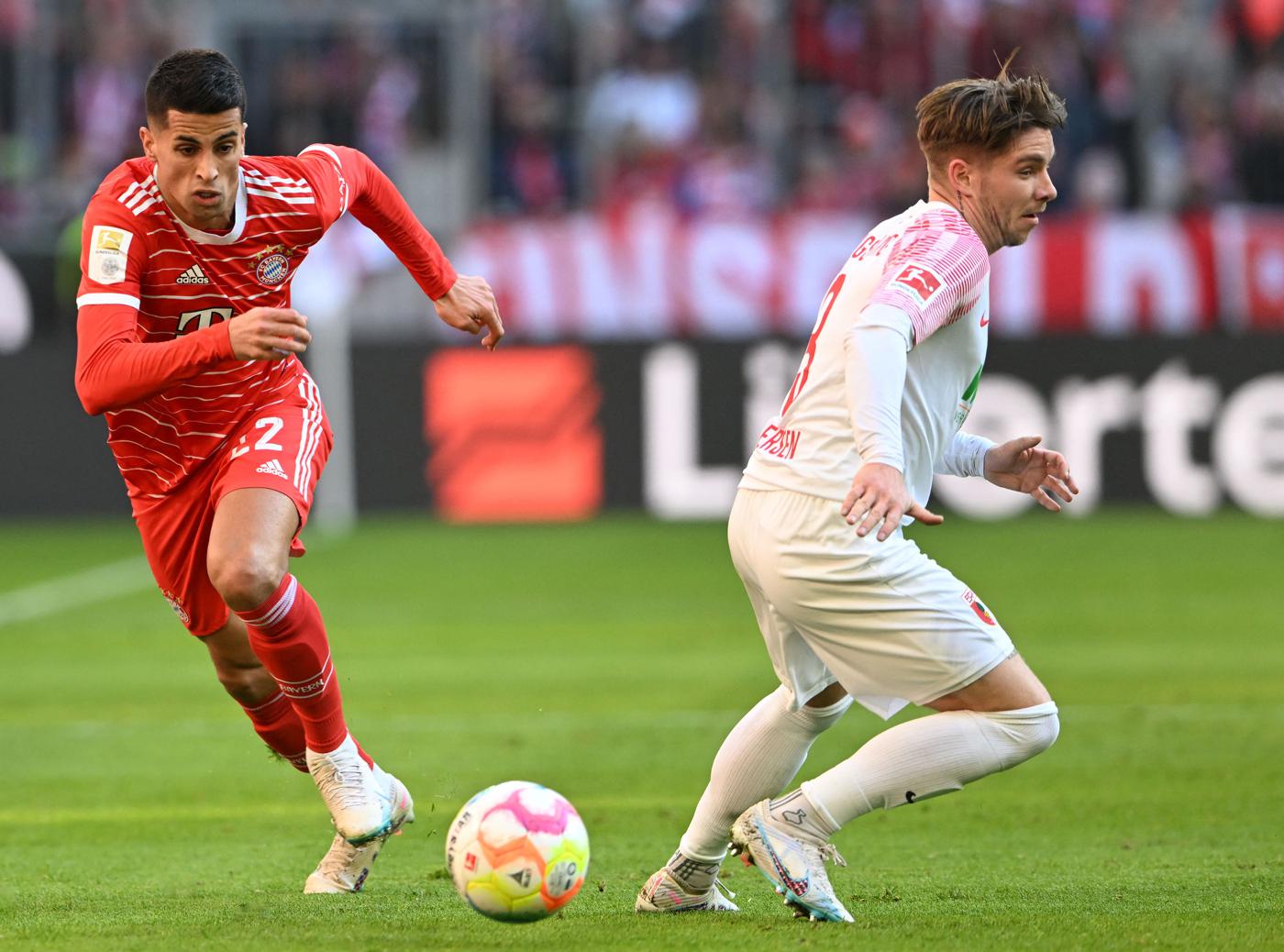Bayern gegen Augsburg - 5-3. Deutsche Meisterschaft, 24. Runde. Spielbericht, Statistik.