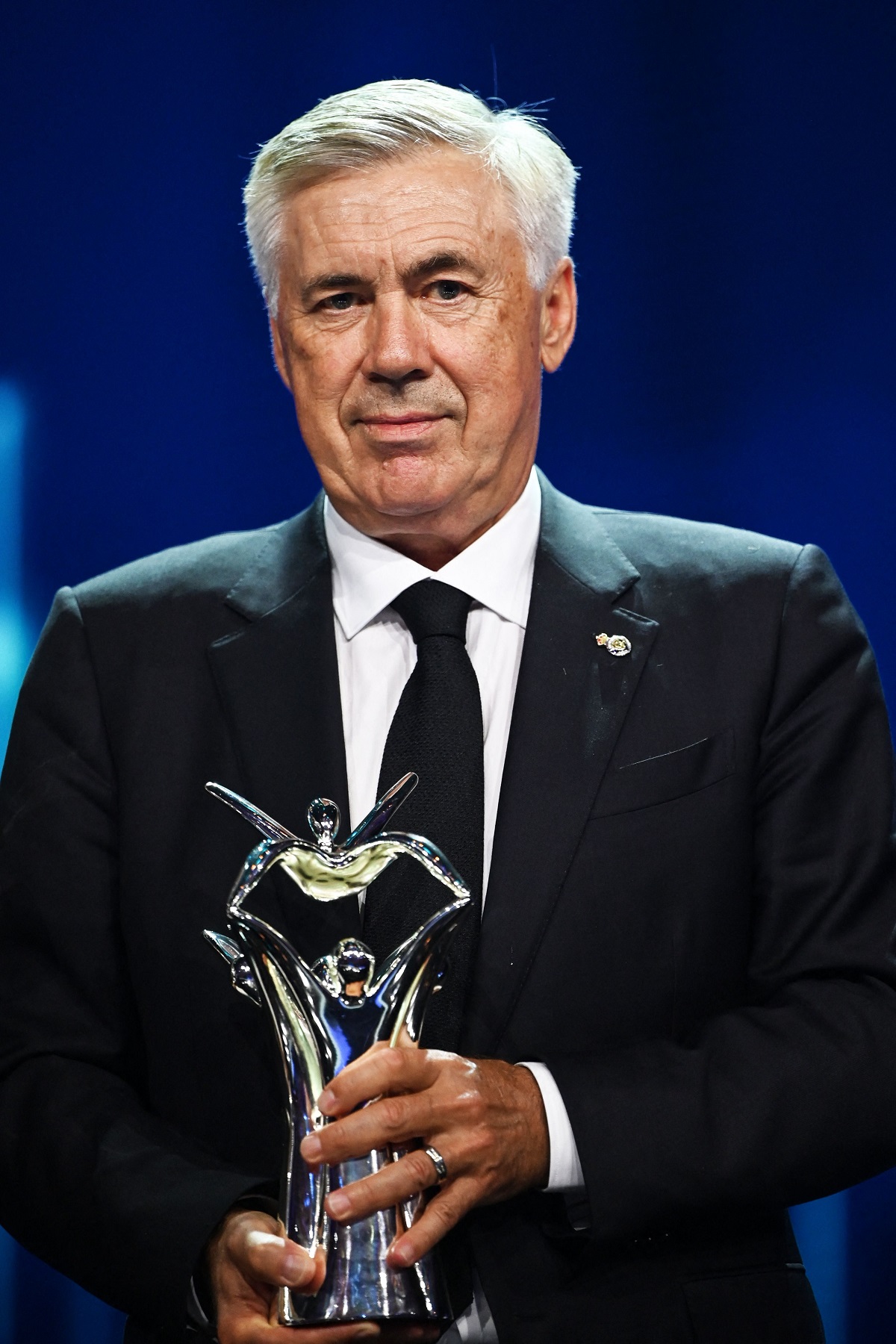 UEFA Carlo Ancelotti is the best coach of the season 2021/22 (PHOTO