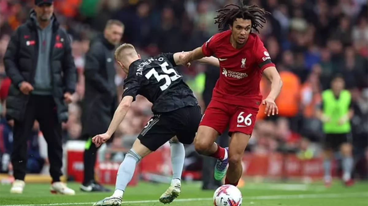 The legendary Arsenal goalkeeper compared the defensive game of