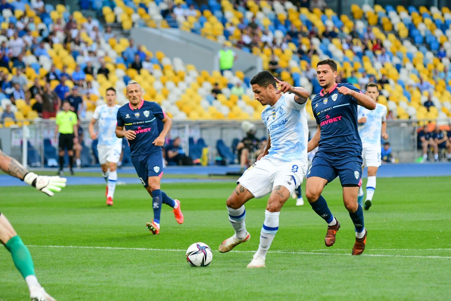 Футбол украина премьер лига 2023