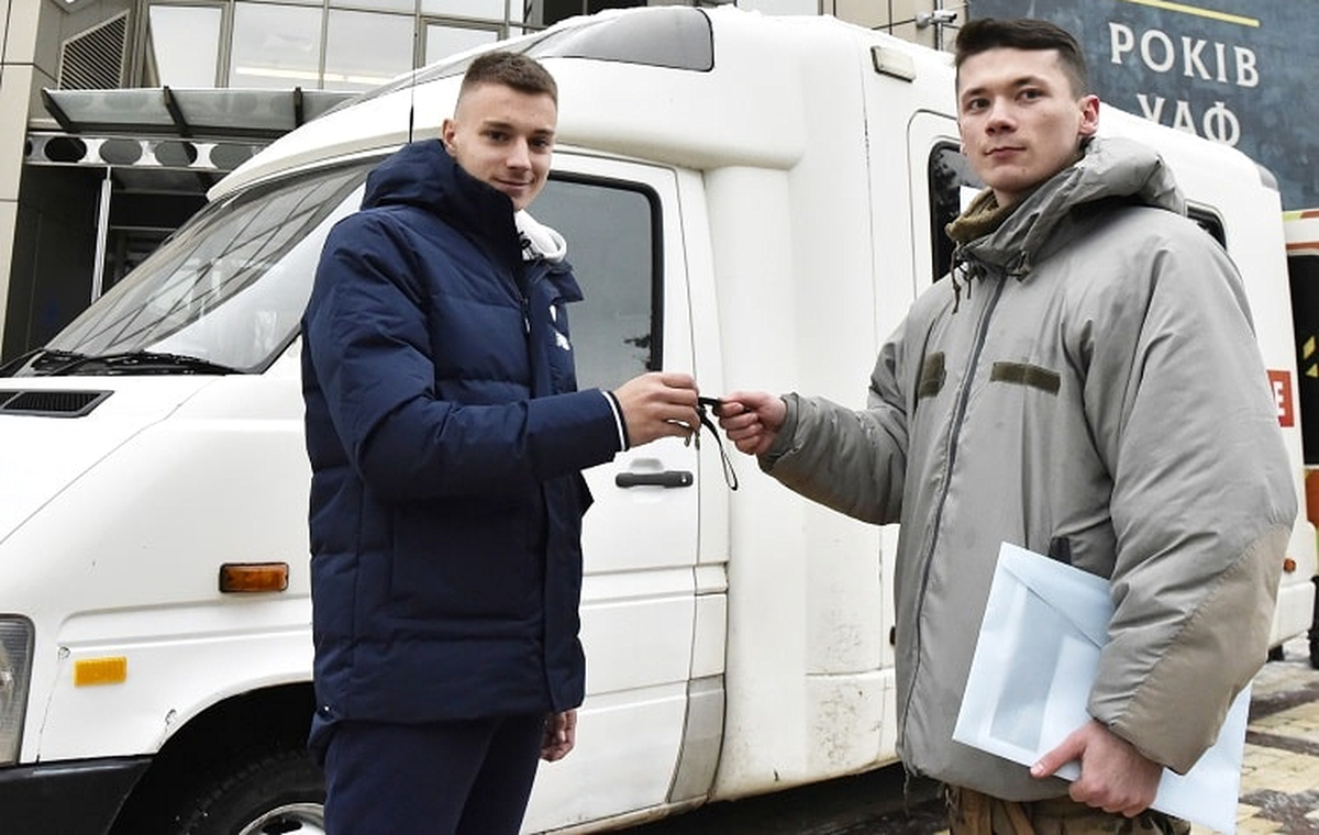 Brazhko and Nescheret hand over ambulance for the needs of the Armed ...