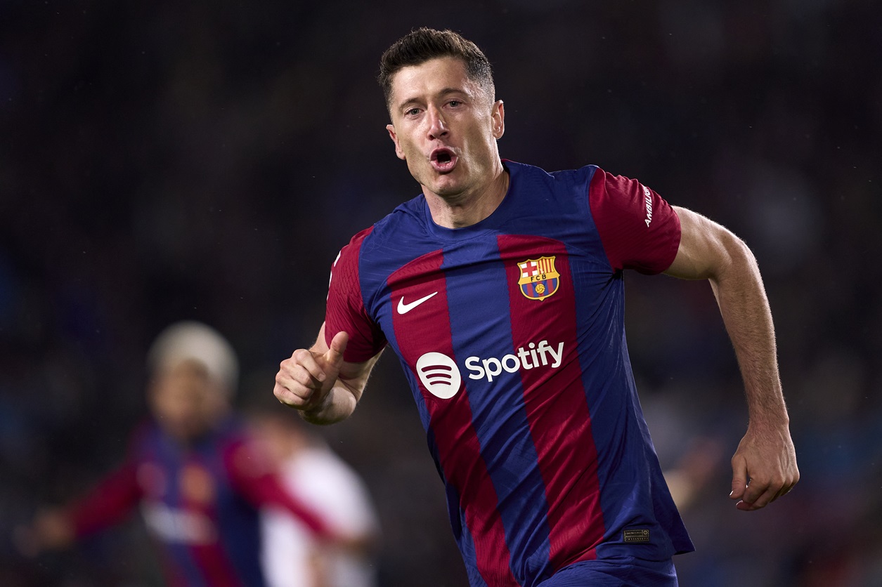 Robert Lewandowski has made a statement about his future at Barcelona ...