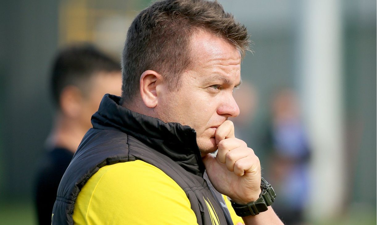 "Карпати" грають за рахунок футболістів, яких ми в першому колі підготували для них", - головний тренер "Руху"