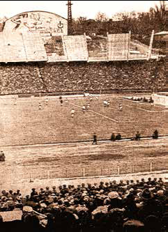 Вид на трибуни при відкритті футбольного сезону 12 квітня 1967 р.