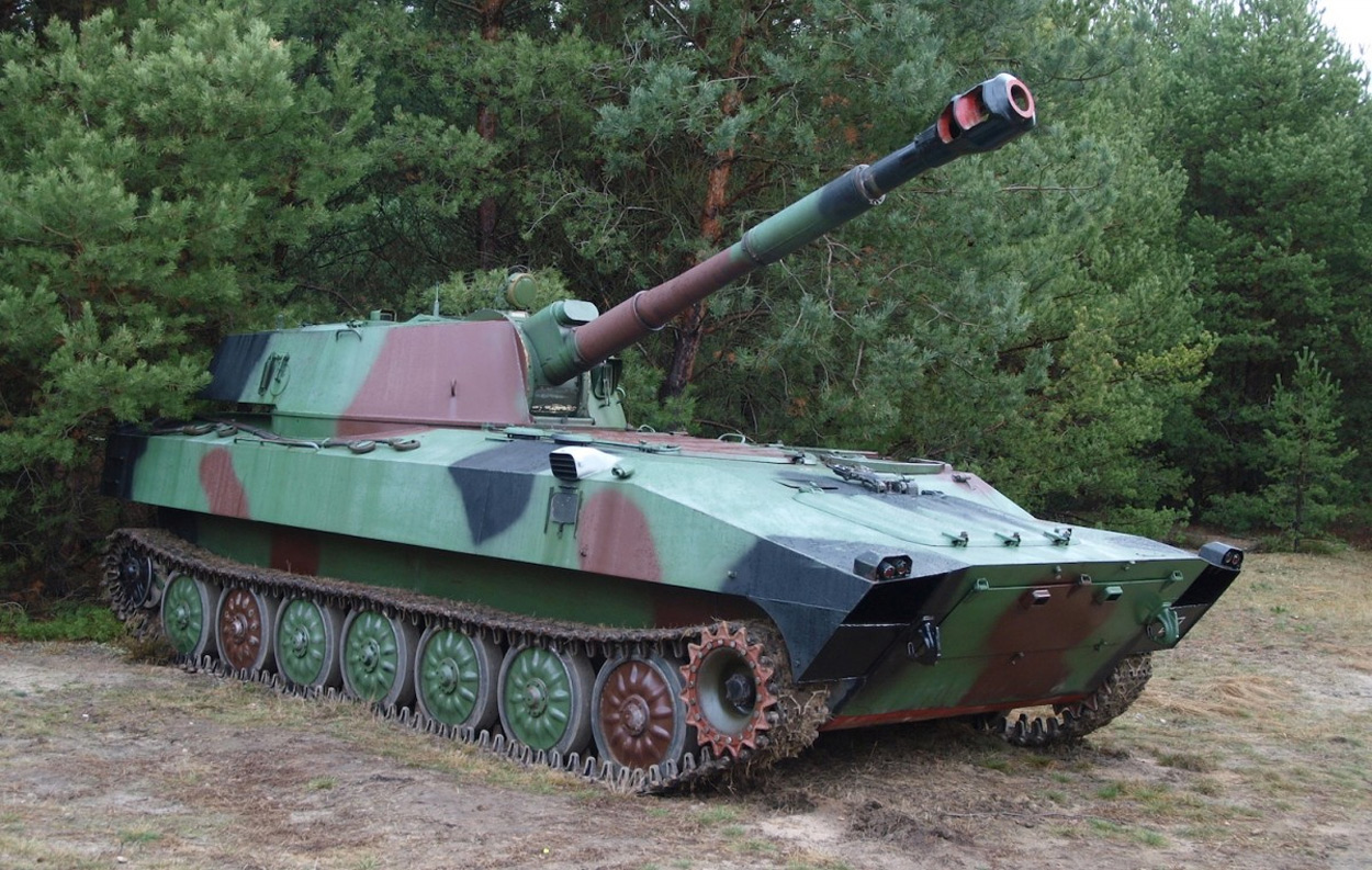 Polish self-propelled guns 2S1M "Goździk"