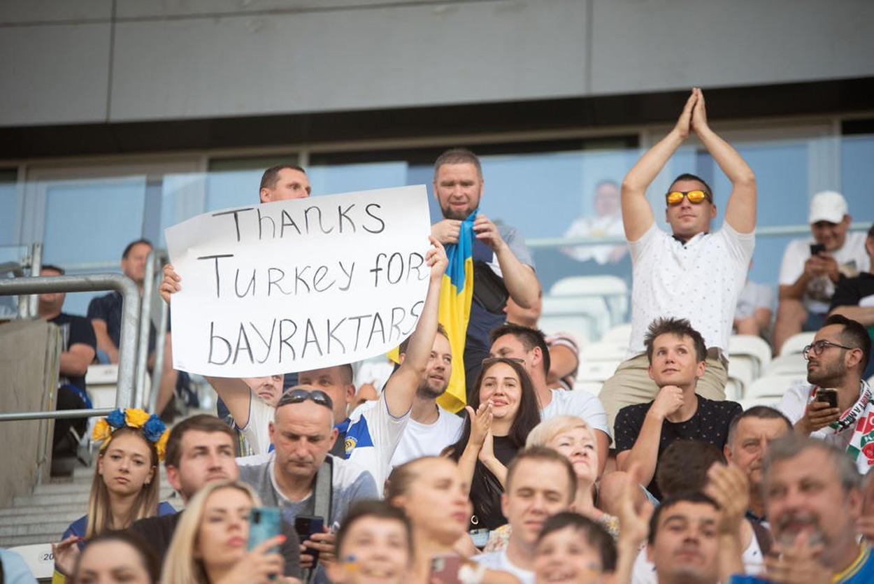 Ukrainische Fans dankten der Türkei für Bayratkar