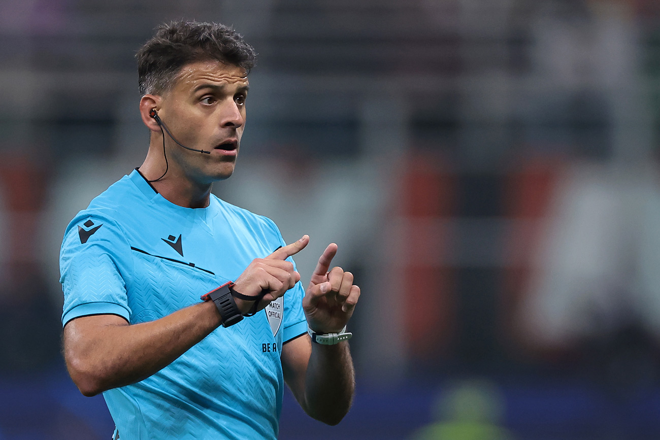 We present the chief referee of the Ukraine-Italy match.  The Spaniard who refereed Dynamo