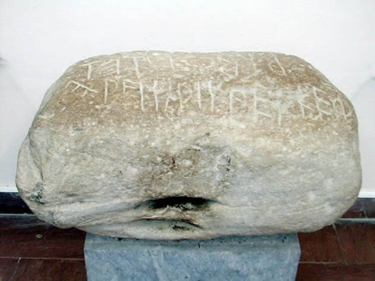 Камень, поднятый древнегреческим атлетом Бибоном в 6 веке до н. э.